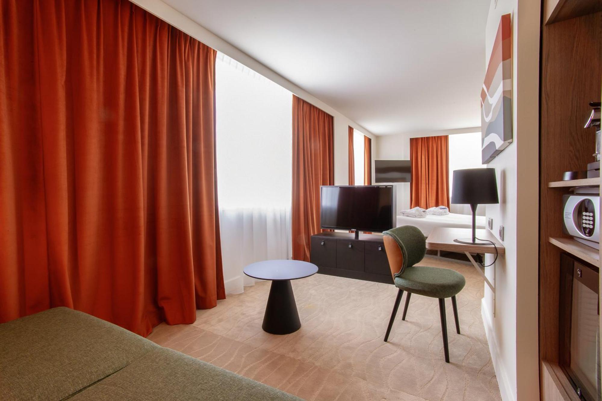 Novotel Lyon Centre-Confluence Bord De Saone Esterno foto