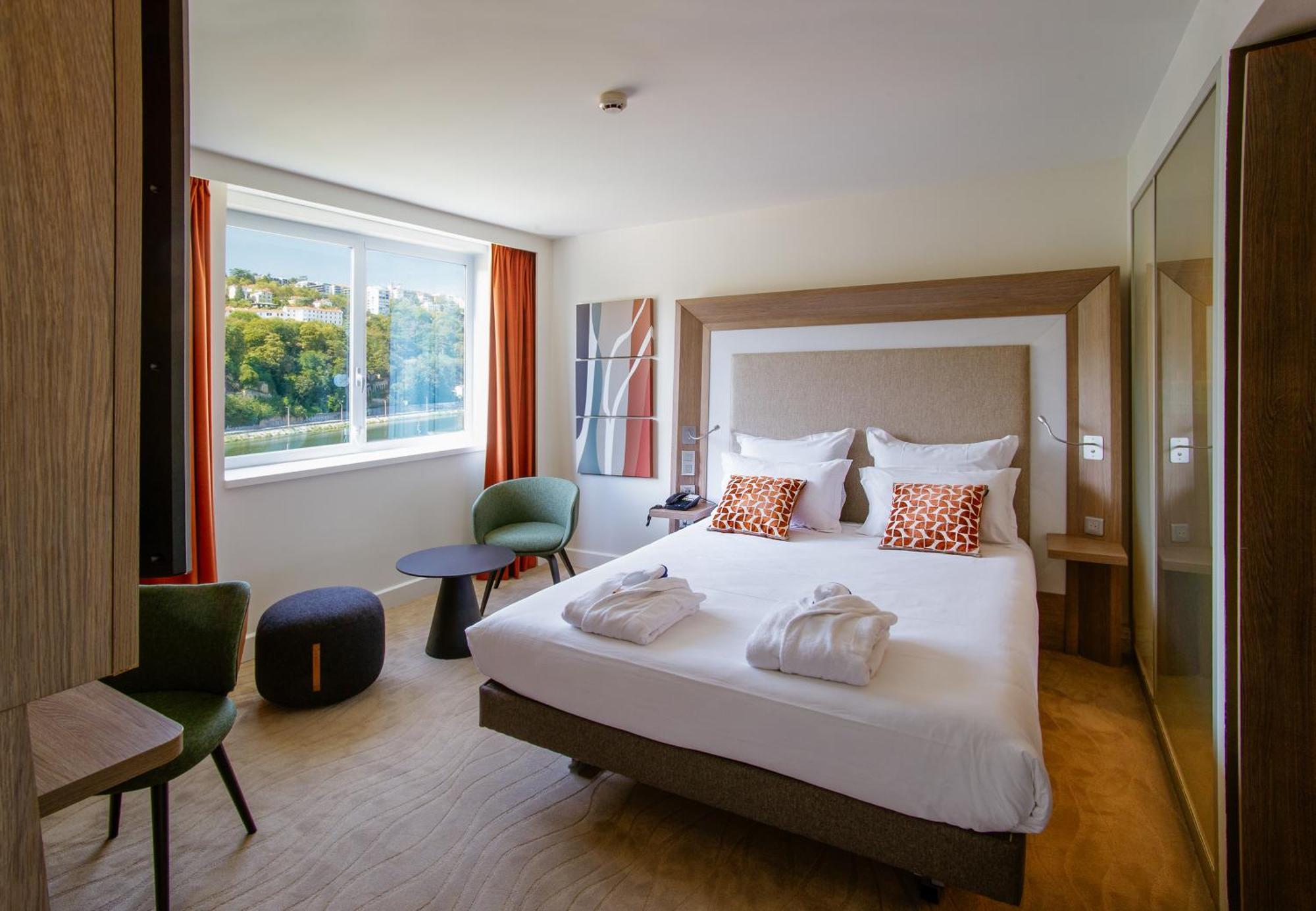 Novotel Lyon Centre-Confluence Bord De Saone Esterno foto