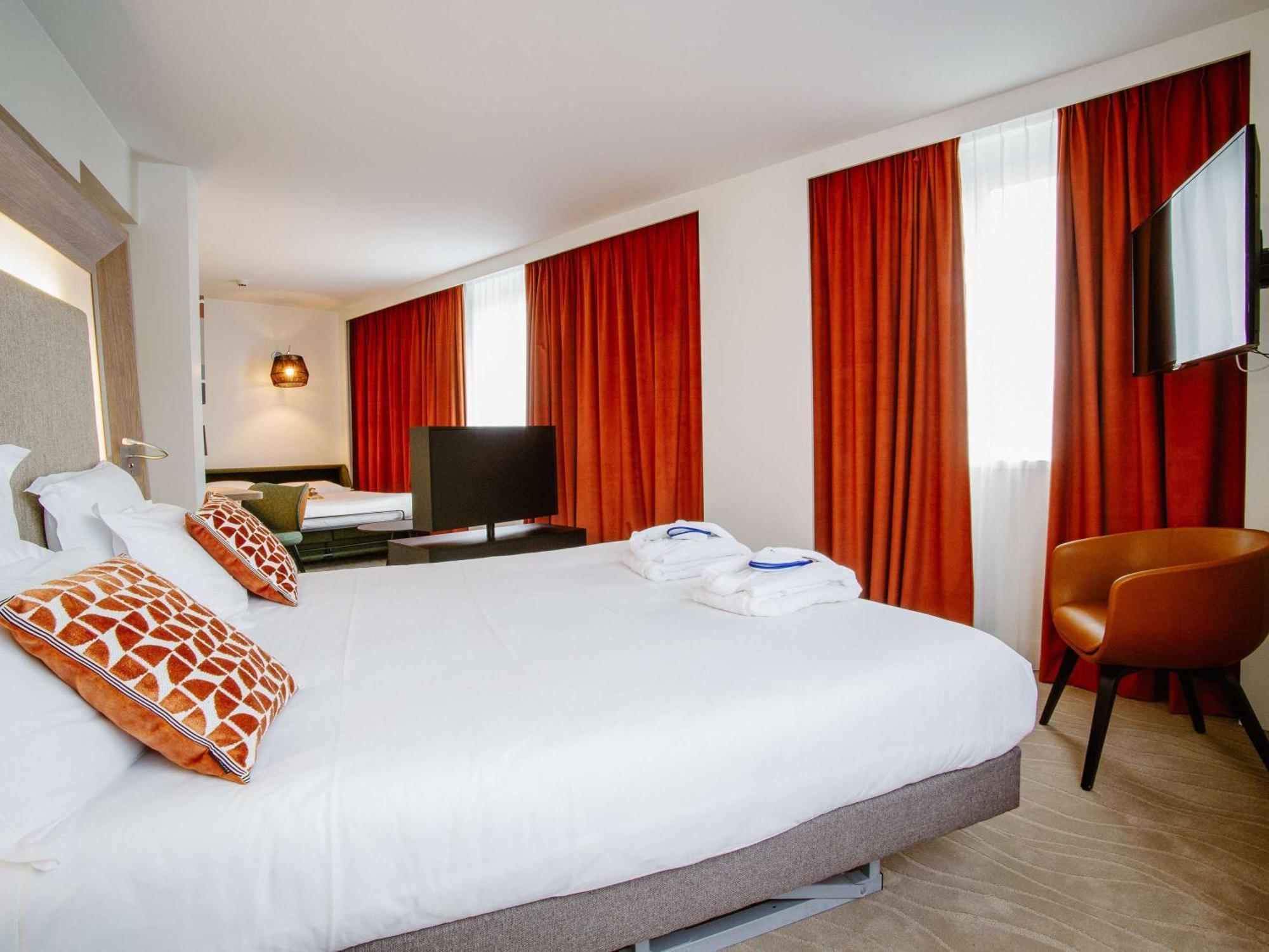 Novotel Lyon Centre-Confluence Bord De Saone Esterno foto