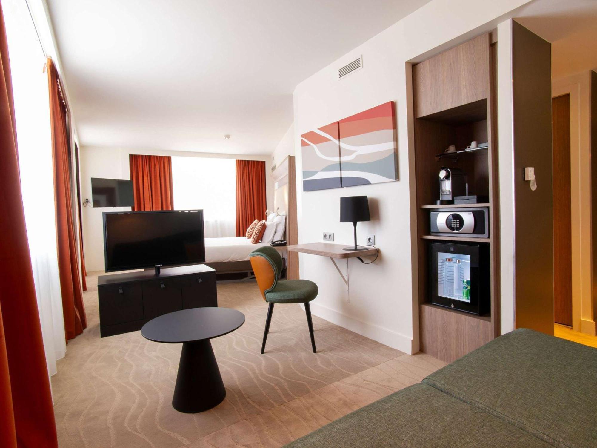 Novotel Lyon Centre-Confluence Bord De Saone Esterno foto