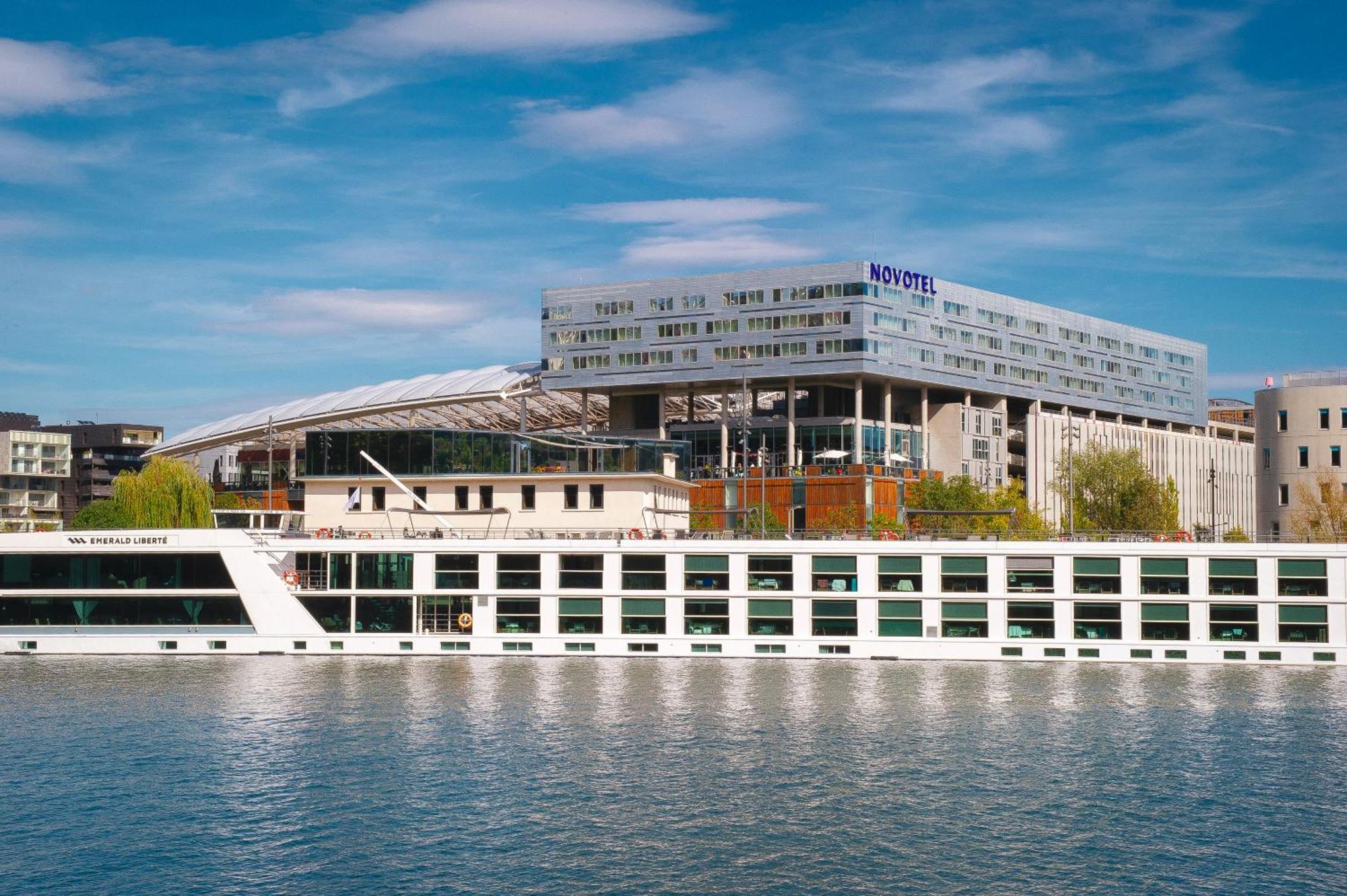 Novotel Lyon Centre-Confluence Bord De Saone Esterno foto
